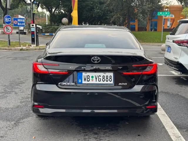 Toyota Camry — Фото автомобиля 3