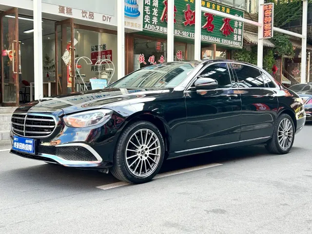 Mercedes-Benz E-Class — Фото автомобиля 3