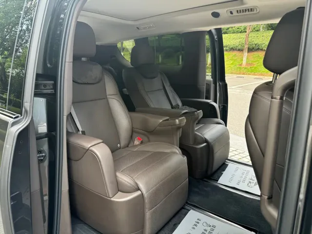 Li Auto MEGA — Фото автомобиля 11