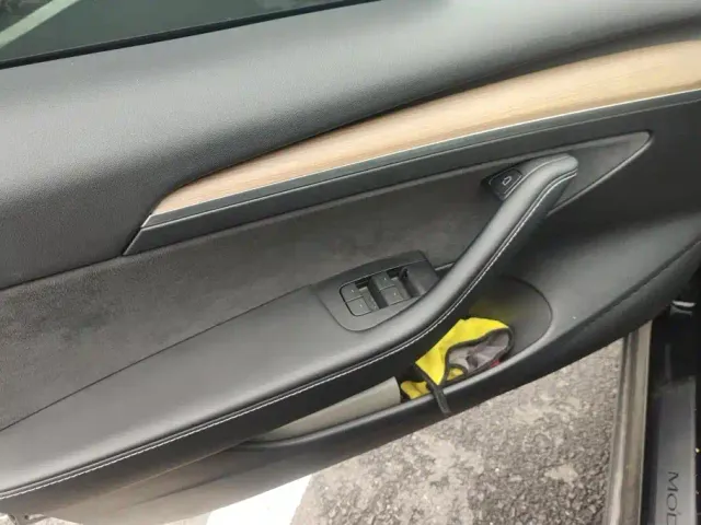 Tesla Model 3 — Фото автомобиля 7