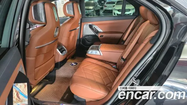 BMW 7-Series 7 серия (G70) 740i xDrive M Sport — Фото автомобиля 10