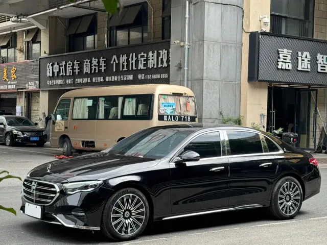 Фотография автомобиля — Mercedes-Benz E-Class