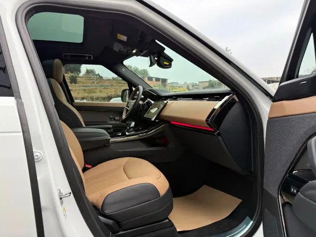 Land Rover Range Rover Sport — Фото автомобиля 6