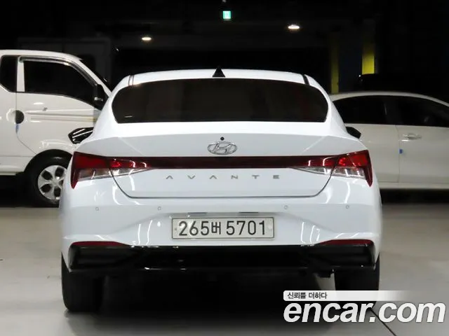 Hyundai Avante CN7 — Фото автомобиля 4