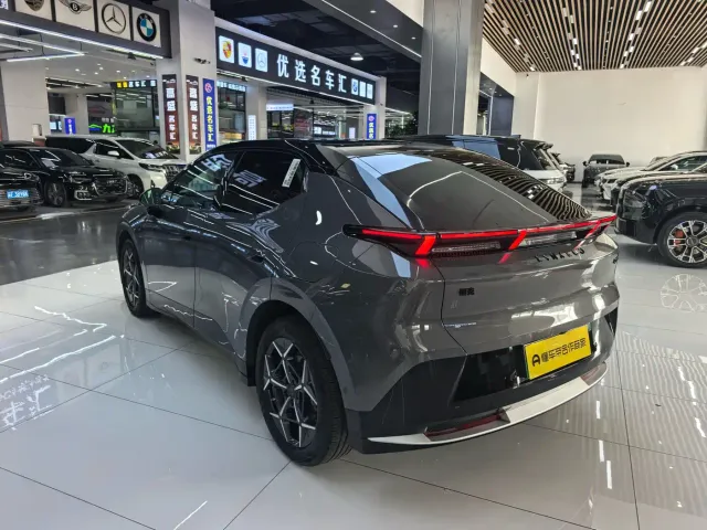 Lynk & Co Z20 — Фото автомобиля 13