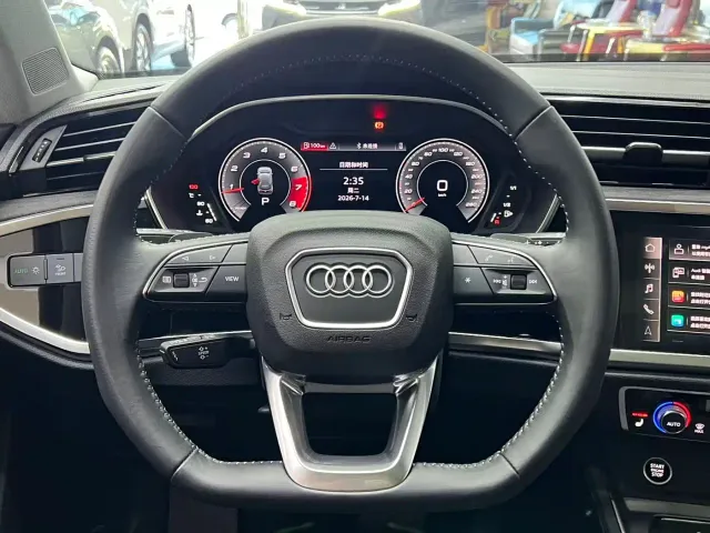 Audi Q3 — Фото автомобиля 10