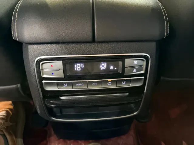 Roewe RX8 — Фото автомобиля 10