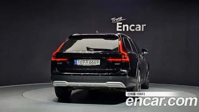 Вольво V90 — Фото автомобиля 4