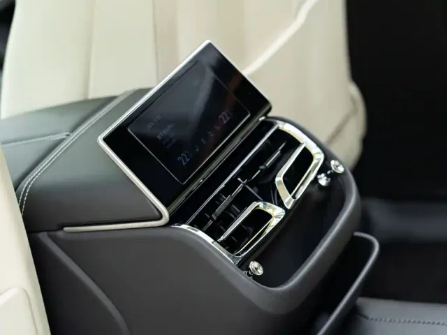 Bentley Flying Spur — Фото автомобиля 13
