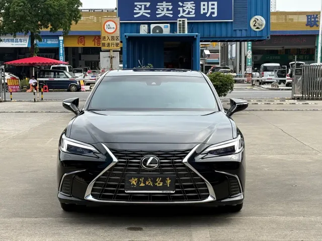 Lexus ES — Фото автомобиля 2