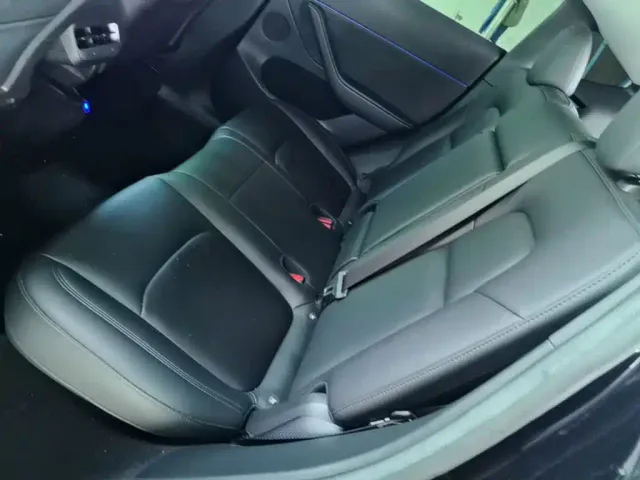 Tesla Model Y — Фото автомобиля 16