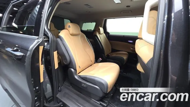 Kia Carnival Generation 4 — Фото автомобиля 12