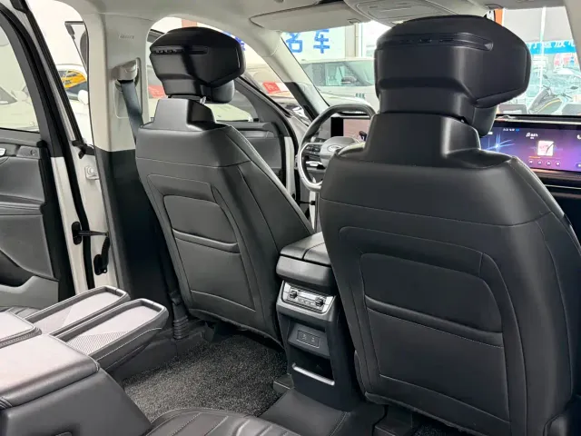 Ford Edge — Фото автомобиля 10
