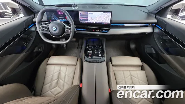 BMW 5 Series G60 — Фото автомобиля 10