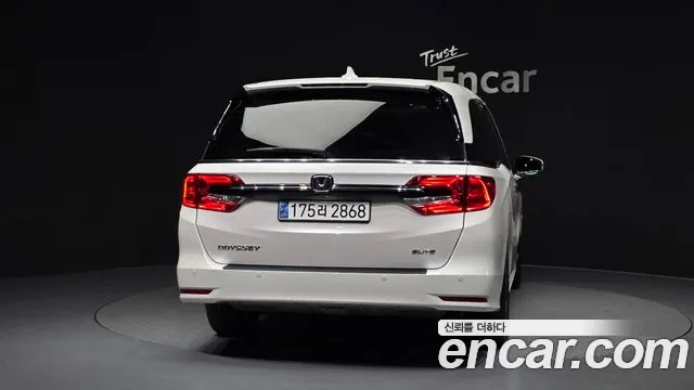 Honda Odyssey — Фото автомобиля 3