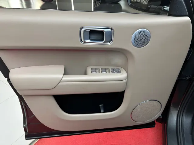 Li Auto L8 — Фото автомобиля 12