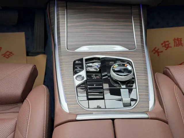BMW X7 — Фото автомобиля 11