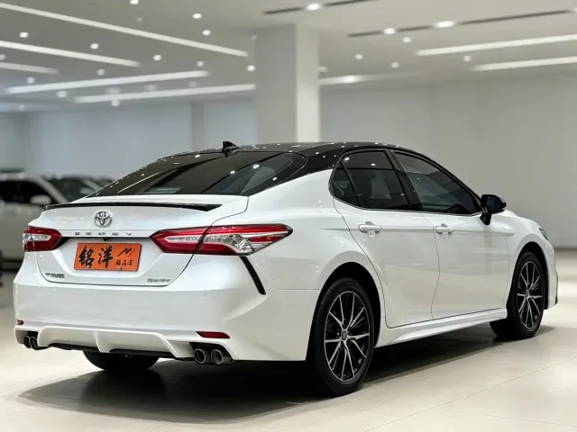 Toyota Camry — Фото автомобиля 6