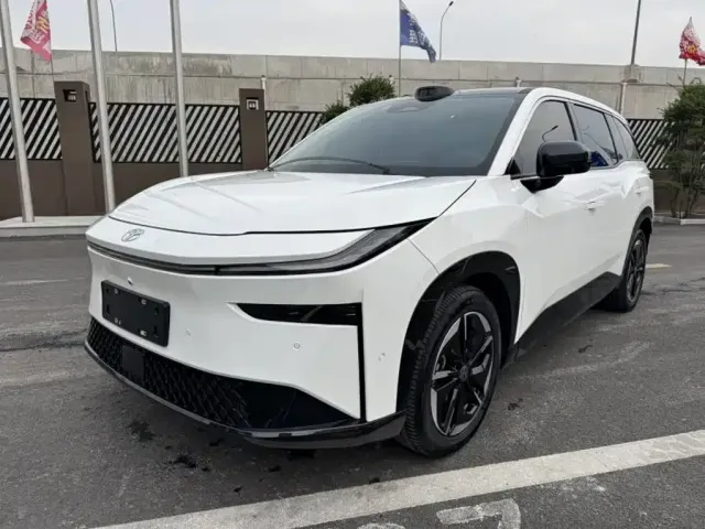 Фотография автомобиля — Toyota BoZhi 3X