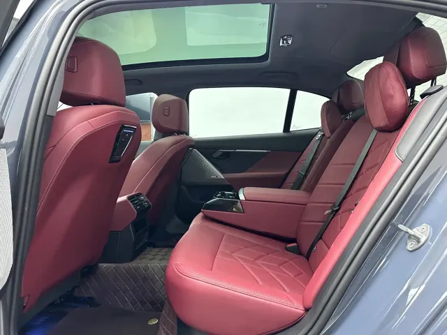 BMW 5 Series — Фото автомобиля 8