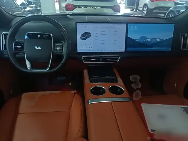 Li Auto L8 — Фото автомобиля 9
