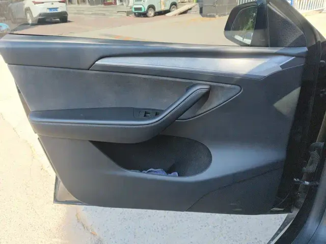 Tesla Model Y — Фото автомобиля 7