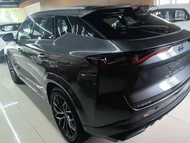 Changan Oshan Z6 EV — Фото автомобиля 9