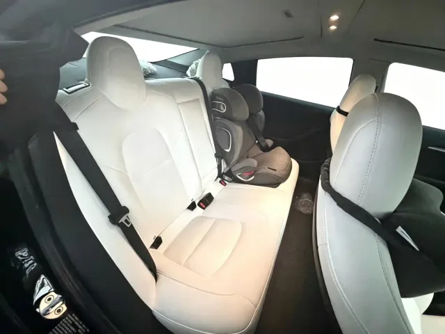 Tesla Model 3 — Фото автомобиля 6