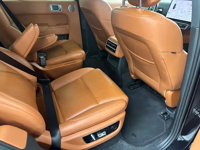 Li Auto L8 — Фото автомобиля 14