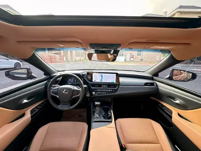 Lexus ES — Фото автомобиля 5