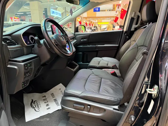 Honda Odyssey — Фото автомобиля 10