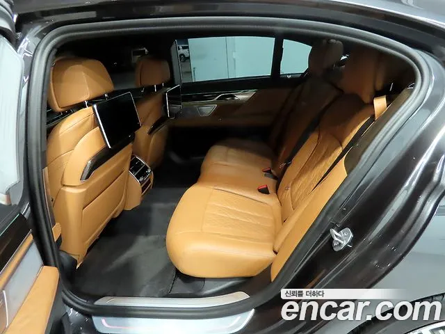 BMW 7-Series — Фото автомобиля 7