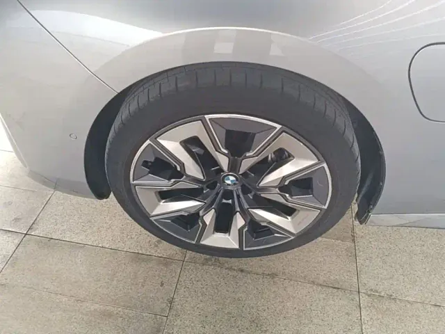 BMW i7 — Фото автомобиля 22