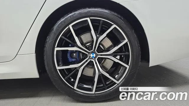 BMW 5-Series — Фото автомобиля 19