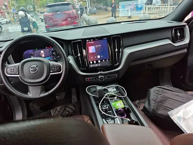 Volvo XC60 — Фото автомобиля 5