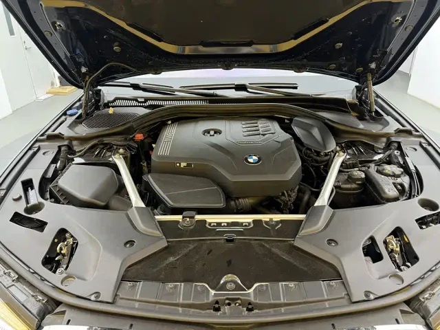 BMW 5 Series — Фото автомобиля 11