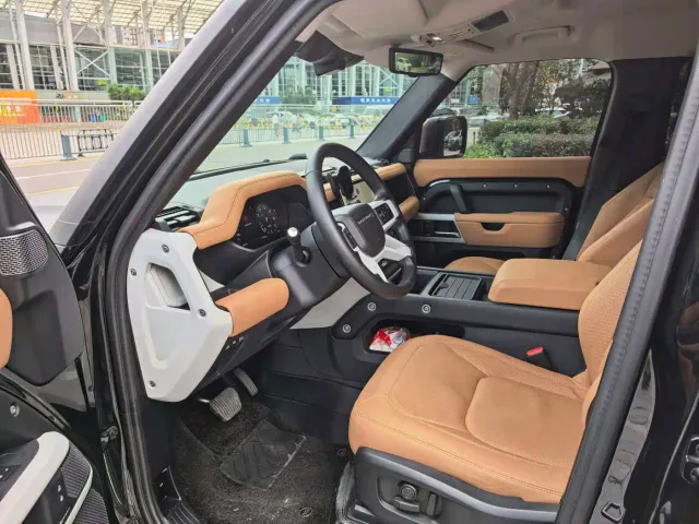 Land Rover Defender — Фото автомобиля 8