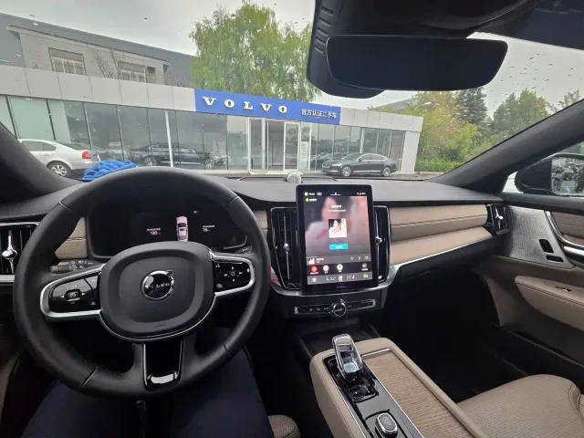 Volvo S90 — Фото автомобиля 17