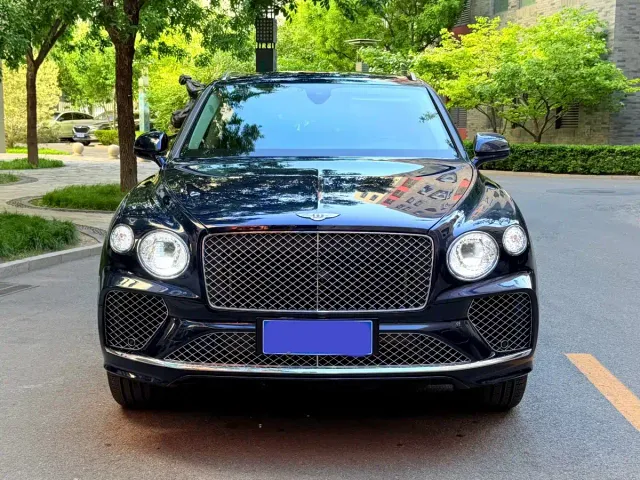 Bentley Bentayga — Фото автомобиля 2