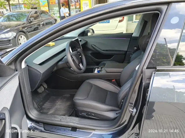 Tesla Model 3 — Фото автомобиля 6
