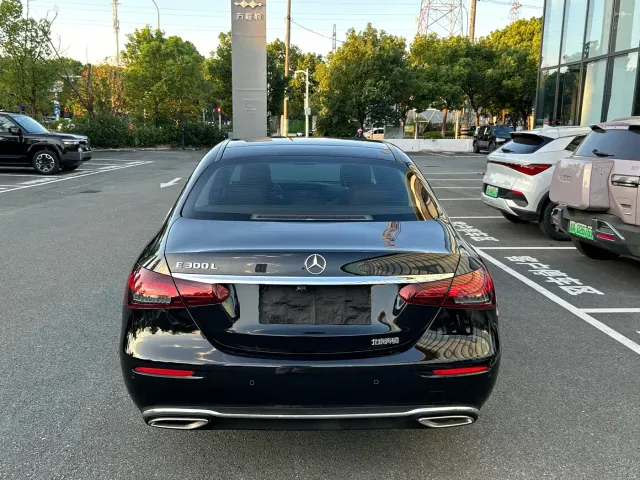 Mercedes-Benz E-Class — Фото автомобиля 16