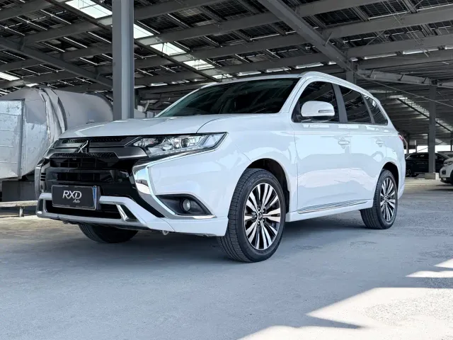 Фотография автомобиля — Mitsubishi Outlander