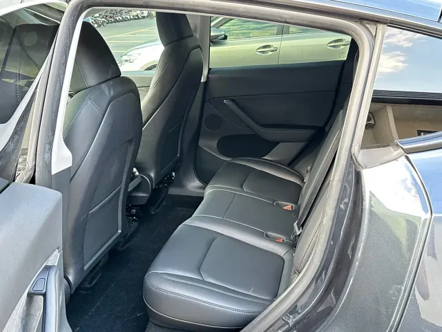 Tesla Model Y — Фото автомобиля 11