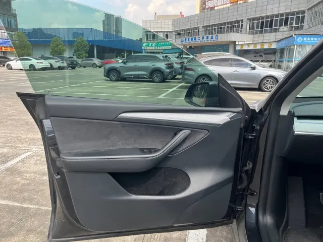 Tesla Model Y — Фото автомобиля 4