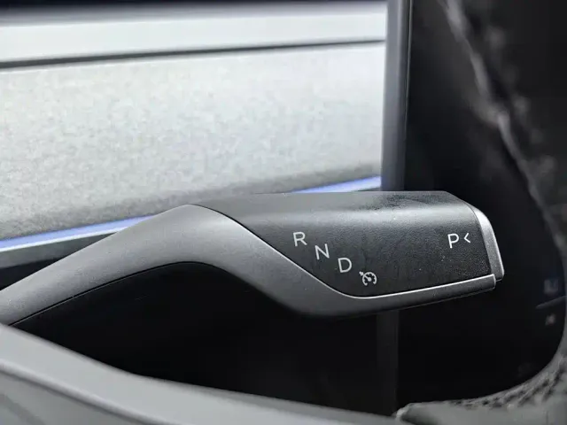 Tesla Model Y — Фото автомобиля 13