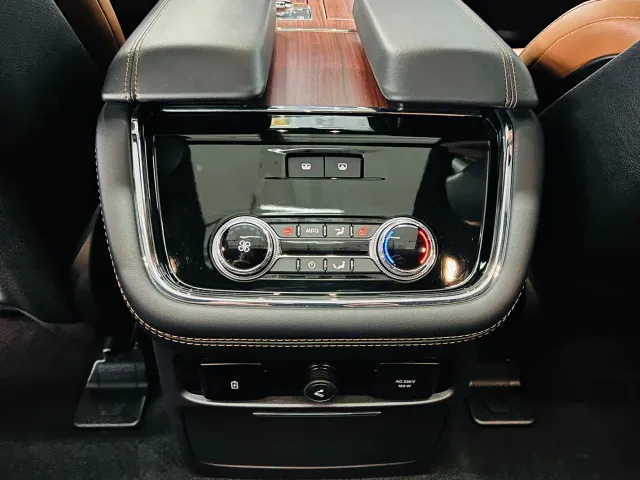 Lincoln Navigator — Фото автомобиля 13