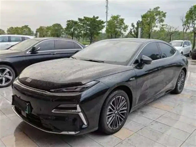 Фотография автомобиля — Geely Galaxy Xingyao 8