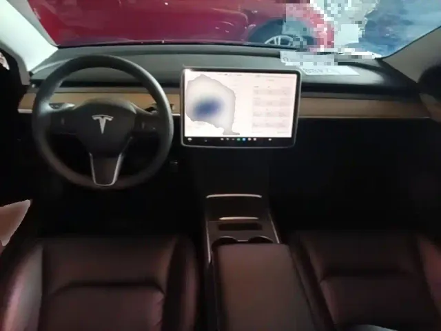 Tesla Model 3 — Фото автомобиля 9