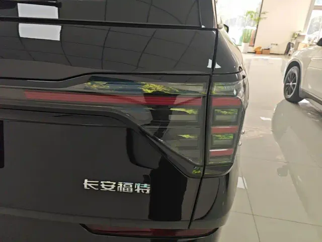 Ford Edge — Фото автомобиля 7