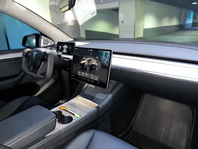 Tesla Model Y — Фото автомобиля 6